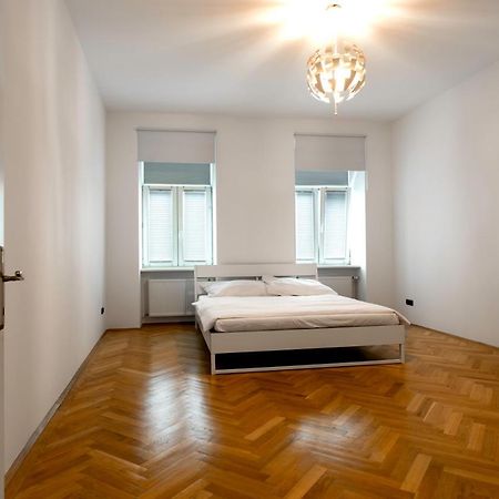 3-Bedroom Apartment In Central Viena Exterior foto