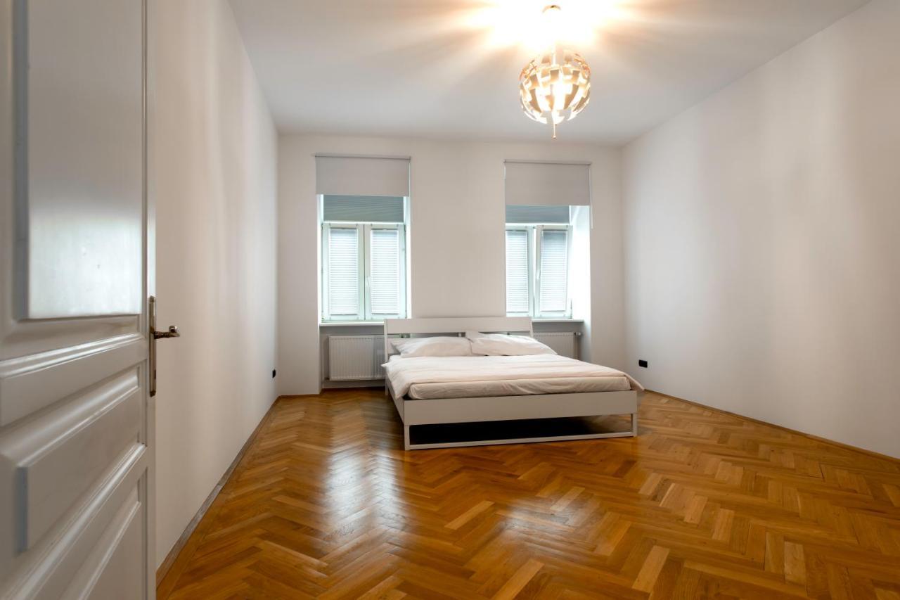 3-Bedroom Apartment In Central Viena Exterior foto